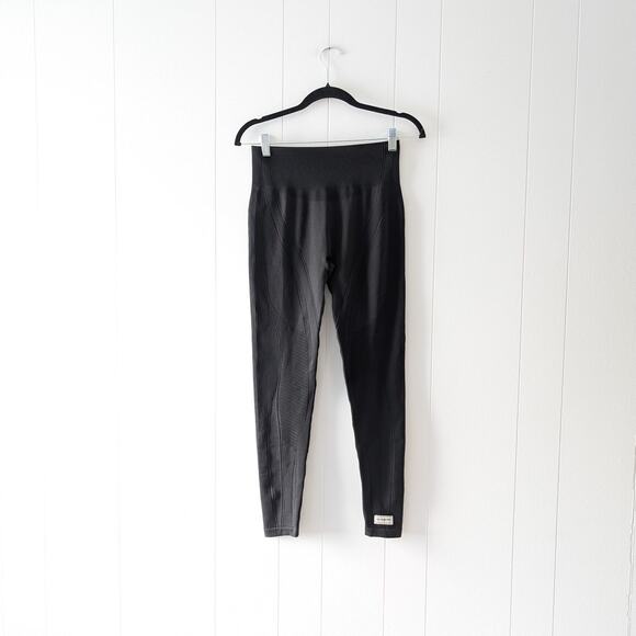 The Giving Movement Black Tonal 24" High-rise Leggings in SMLS100©, size L - Picture 1 of 7